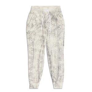 LULULEMON NWT Warm Down Jogger Thread Dye White Black 7/8 Length Size 6